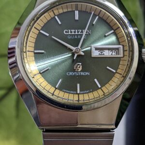 🇯🇵CITIZEN Crystron Quartz🇯🇵 Preowned price 15000 🔥An all original vintage JDM beauty from 1977-78 in great condition🔥 👉Ref # 4-860420 👉Citizen 8620A quartz caliber, 7 jewels 👉Day and date display at 3 clock (Eng & Kanji day wheel) 👉Beautiful green gradient lining dial with golden ring 👉All Stainless steel 👉Original signed crown 👉Case dimensions 38mm including crown X 42mm lug to lug 👉In perfect working order We are an online watch dealer established since 2015. We only sell genuine articles from Seiko. We don’t sell fake, replica, knockoff watches. Every item is examined with a fine-tooth comb before we even put it on our store. We also use only reputable and credible worldwide shipping companies. We pride ourselves on delivering only the best experience for our customers, because we guarantee the best price and service. Free cash on delivery available nationwide f