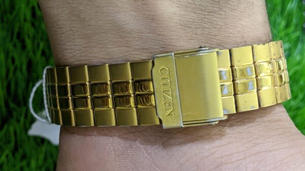 Citizen golden watch Quartz Japan made For Unisex