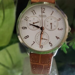 Fossil chronograph Quartz movement Japan made watch for Ladies in mint condition